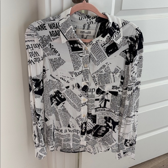 Diane Von Furstenberg Lorelei Two newspaper print crepe shirt size small novelty - Picture 5 of 9